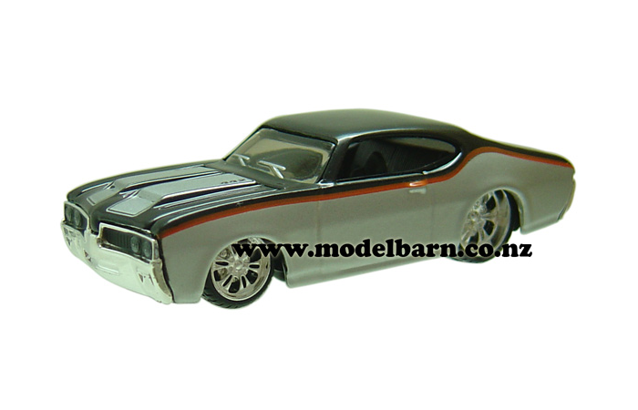 1/64 Oldsmobile Cutlass 442 Hot Rod (1969, grey & black)