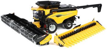 1/32 New Holland CR11 Combine Harvester with Grain & Corn Heads-farm-equipment-Model Barn