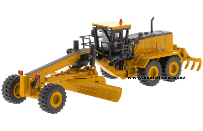 1/125 Caterpillar 24M Motor Grader