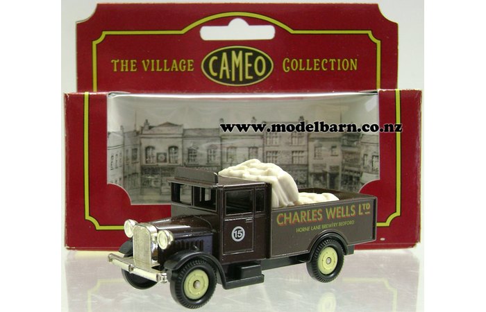 Morris Truck with Sacks Load "Charles Wells Ltd" (83mm)
