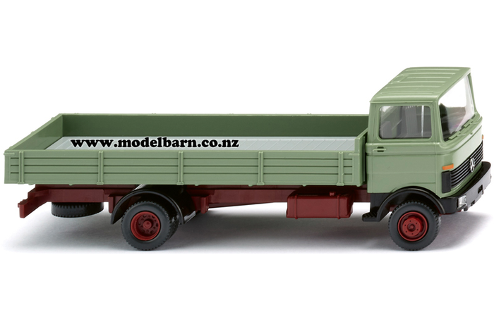 1/87 Mercedes LP 809 Flat Deck Truck (light green)