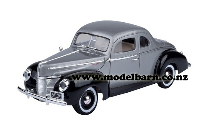 1/18 Ford Deluxe Coupe (1940, grey & black)