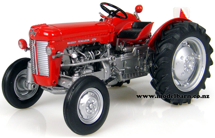 1/32 Massey Ferguson 825