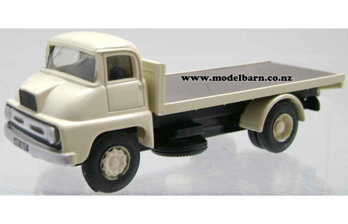 1/76 Ford Thames Trader Flatdeck Truck (cream)