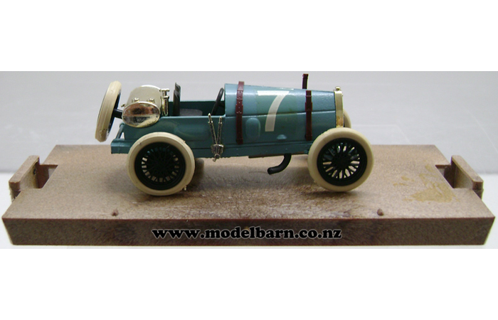BUGATTI TYPE 32 TANK, BUGATTI TIPO BRESCIA: Two 1:43 scale Brumm including a Bugatti type
