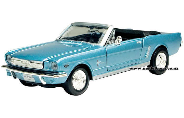 1/24 Ford Mustang Convertible (1964, light metallic blue)