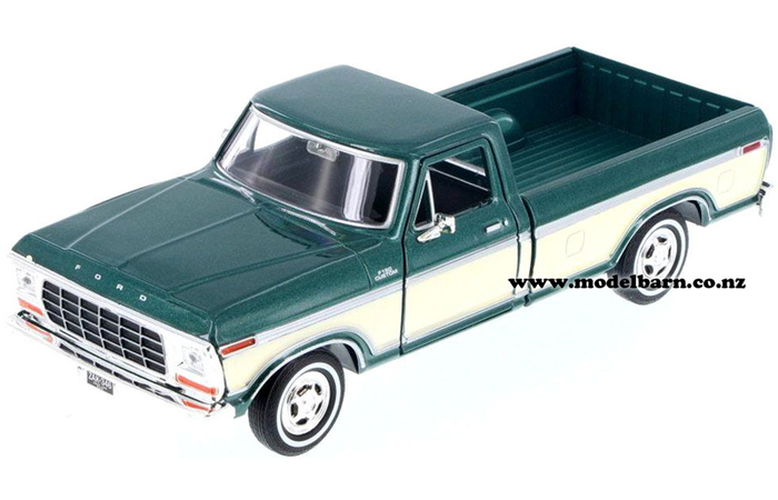 1/24 Ford F-150 Custom Pick-Up (1979, green & cream)
