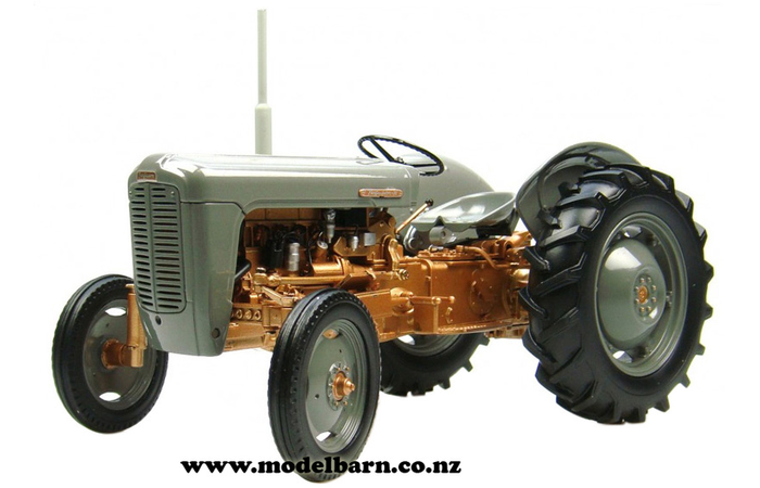 1/16 Ferguson FE-35 (1956, grey & gold) (used)