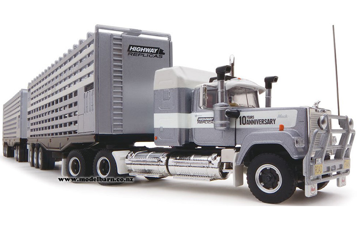 1/64 Kenworth W900 Livestock Road Train with 2 Trailers "Highway Replicas 10th Anniversary"