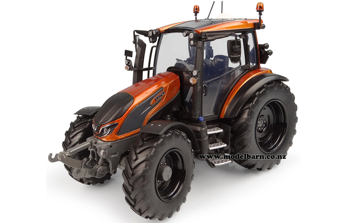 1/32 Valtra G135 Unlimited (Burnt Orange)