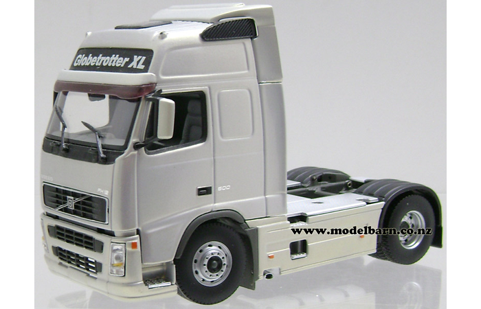 1/43 Volvo FH12-500 Globtrotter XL Prime Mover (silver, missing turntable)