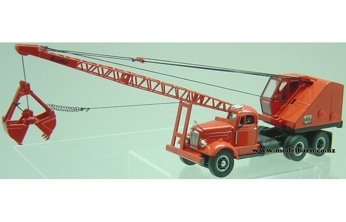 1/50 Schield Bantam Clamshell Excavator mounted on a White WC-22 Truck (used)