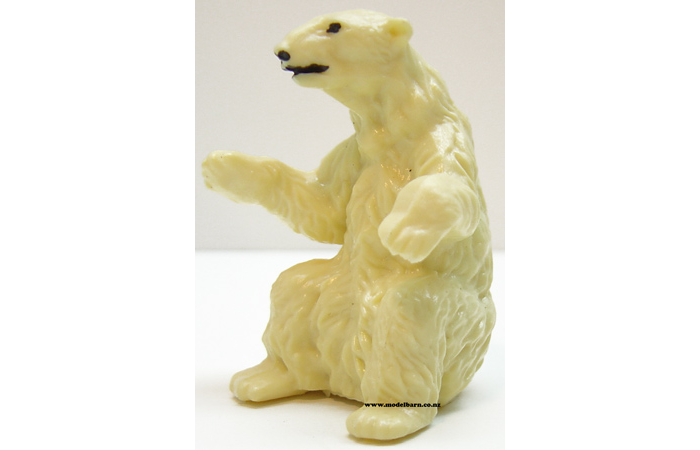 1/32 Polar Bear Sitting