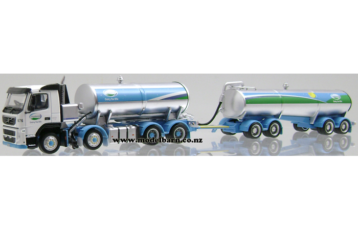 1/64 Volvo FM500 Milk Tanker & Trailer "Fonterra Dairy for Life" (used)