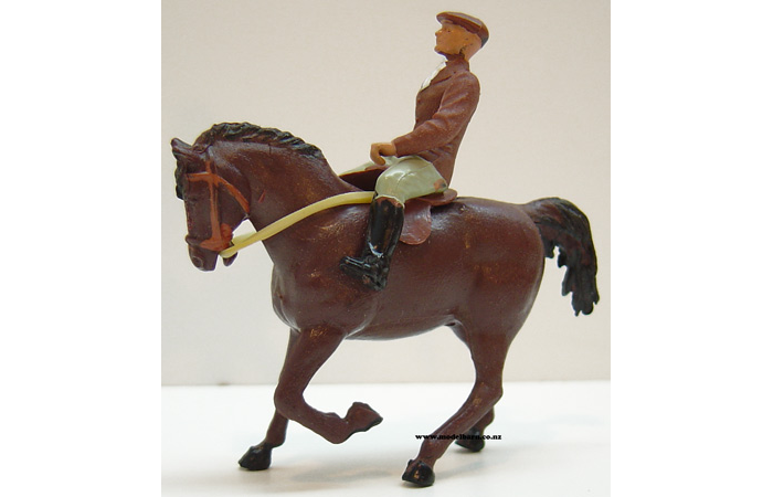 1/32 Man on Hunter Figure (brown hat)