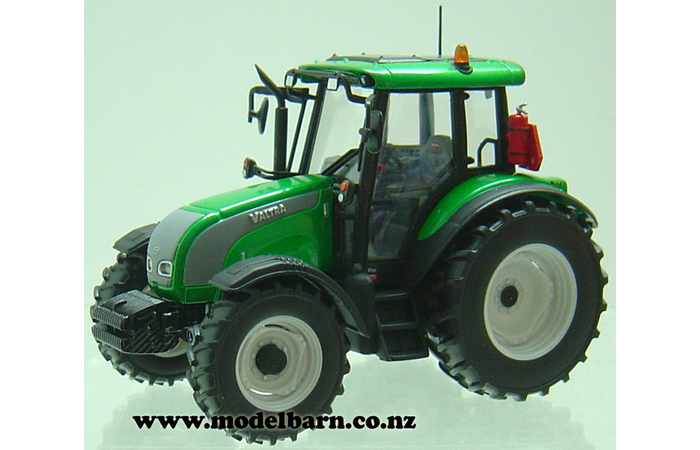 1/32 Valtra C120 (green)