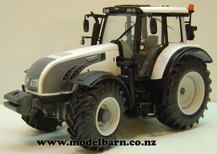 1/32 Valtra T213 (2011, Pearl White)-valtra,-valmet,-volvo-Model Barn