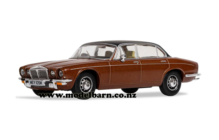 1/43 Daimler Sovereign Double-Six Series 2 Vanden Plas (Caramel)