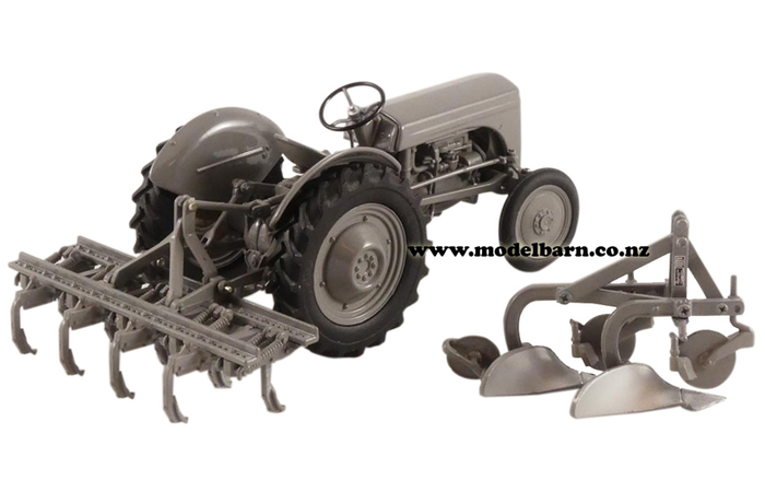 1/32 Ferguson TE-20. Plough & Cultivator Set