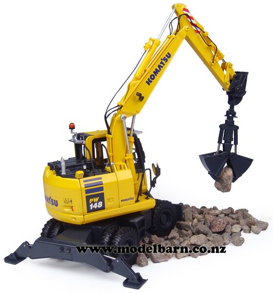 コマツ PW148油圧ショベル(モノブーム仕様) 1/50 KOMATSU Universal Hobbies 1:50 Scale Komatsu PW148-11 on wheeles