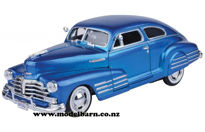 1/24 Chev Fleetline Aerosedan (1948, metallic blue) 