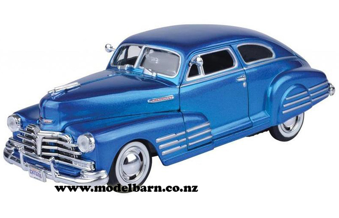 1/24 Chev Fleetline Aerosedan (1948, metallic blue) 