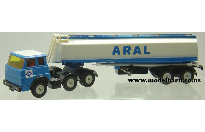 1/60 Henschel F 201S-2A Fuel Tanker 