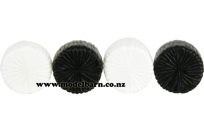 1/32 Round Silage Bales Wrapped (2 black, 2 white)