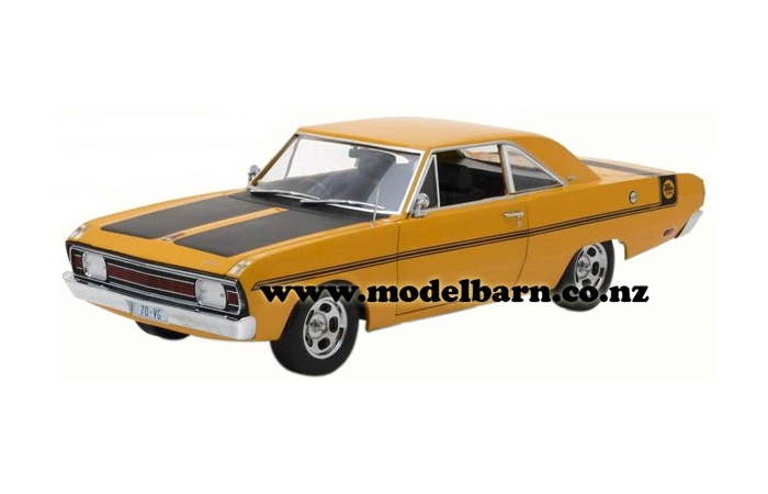 1/18 Chrysler Valiant VG Pacer (1970, mustard & black)