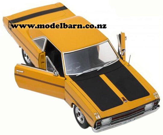 1/18 Chrysler Valiant VG Pacer (1970, mustard & black 1/18 Chrysler Valiant VG Pacer (1970, mustard & black