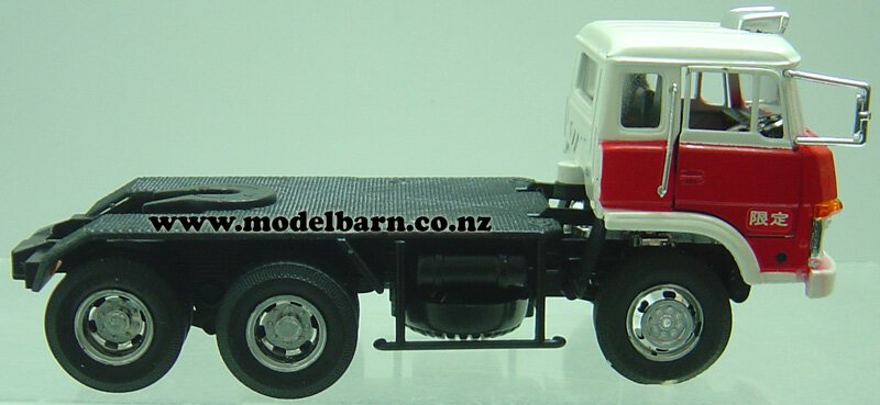 1/35 Mitsubishi Fuso with Low Loader Trailer - Trucks & Trailers 