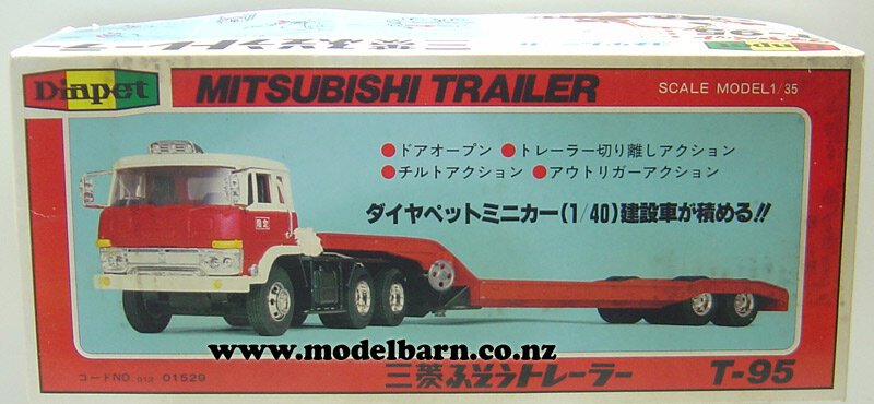 1/35 Mitsubishi Fuso with Low Loader Trailer - Trucks & Trailers 