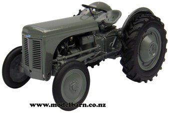 1/32 Ferguson TEA-20 (1947)-ferguson-Model Barn