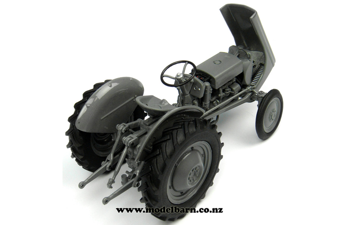 MODEL TRACTOR UNIVERSAL Hobbies Massey Ferguson 165 Scale 1:16 diecast